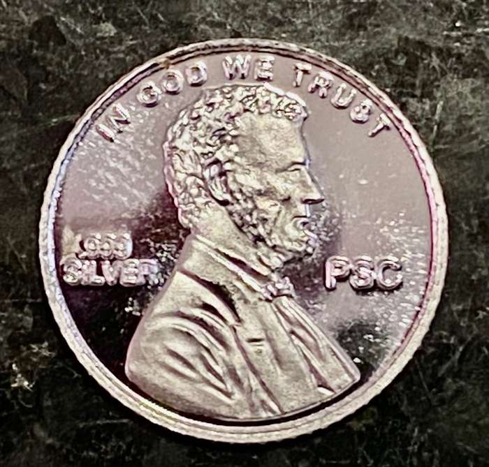 U S A -- SHIELD PENNY -- LINCOLN - IN GOD WE TRUST - 1 GRAM FINE SILVER - 99,99 SILVER ROUND