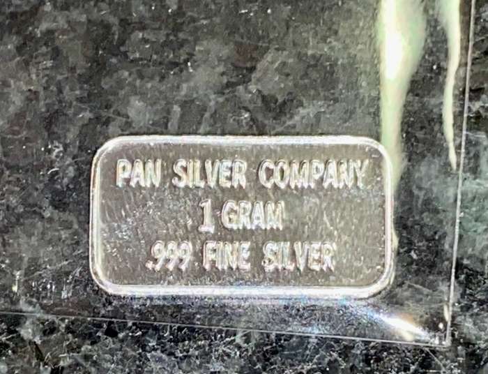 U S A -- AMERICAN FLAG BARS + CERT - UNITED STATES OF AMERICA - 1 GRAM FINE SILVER BARS(BID PER BAR)