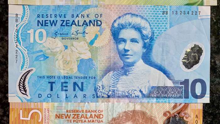 NEW ZEALAND SET 20 DOLLARS 2016 - 10 DOLLARS 2007 & 5 DOLLARS 2015 (1 BID TAKE ALL)