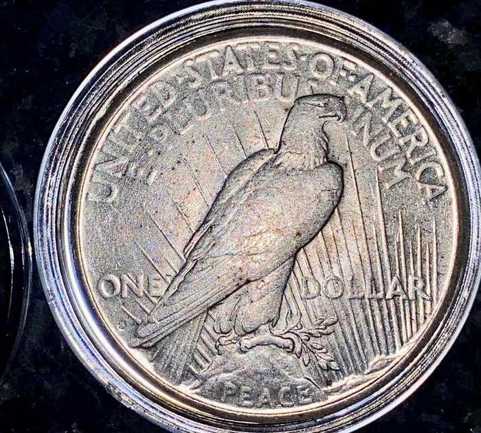 U S A SILVER 1 DOLLAR - 1923 PEACE DOLLAR - SAN FRANCISCO MINT - GOOD CONDITION IN CAPSULE