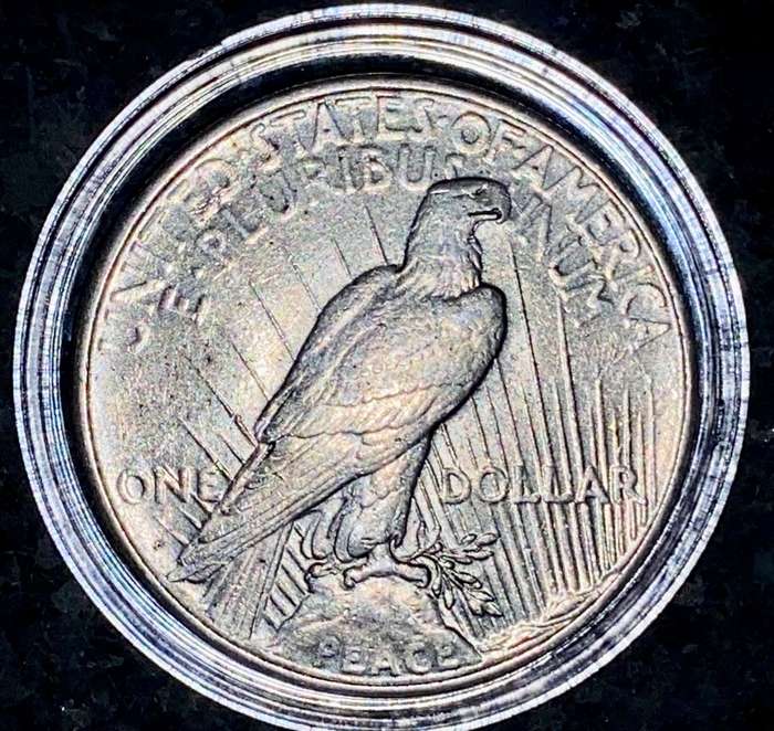 U S A SILVER 1 DOLLAR - 1926 PEACE DOLLAR - DENVER MINT - GOOD CONDITION IN CAPSULE