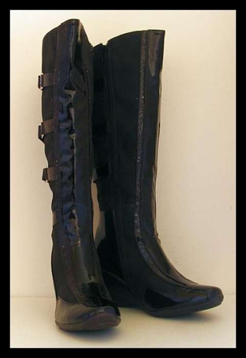 SIZE: 7 - DARK BROWN WEDGE HEEL BUCKLE BOOTS