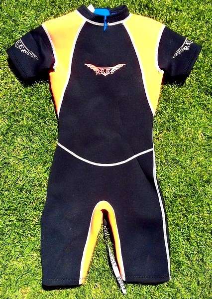 ** R1 CLEARANCE SALE ** REEF WETSUIT FOR KIDS 11-12 YEARS - LIKE NEW