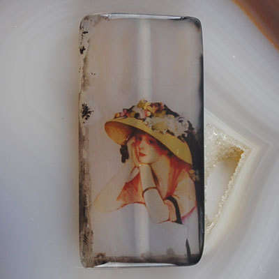 ARTINI CRAFTS - Agate with Lady with Sun Hat Printed on it - Drilled Top to Bottom - 40x22mm