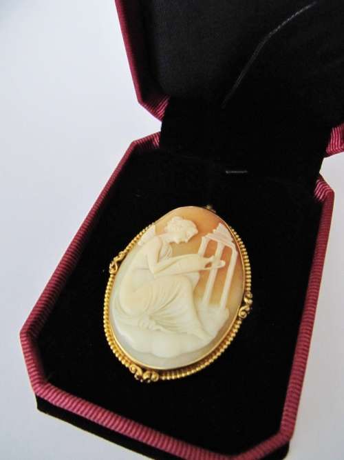 Large Antique 14K Gold Cameo with Carved Classical Scene