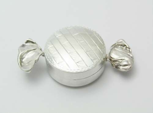 Beautiful UK Hallmarked  Sweetie Pillbox in Sterling Silver
