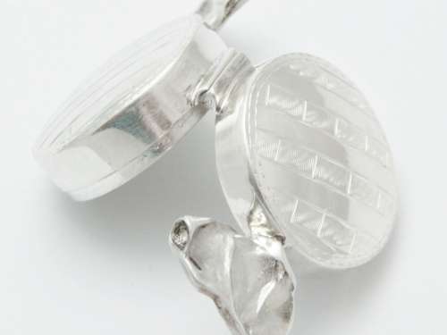 Beautiful UK Hallmarked  Sweetie Pillbox in Sterling Silver