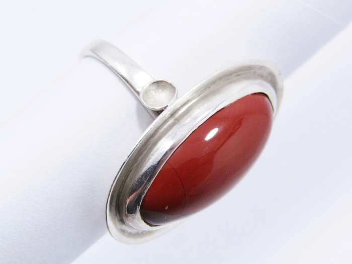 A Lovely Jasper Stone Ring in Sterling Silver.