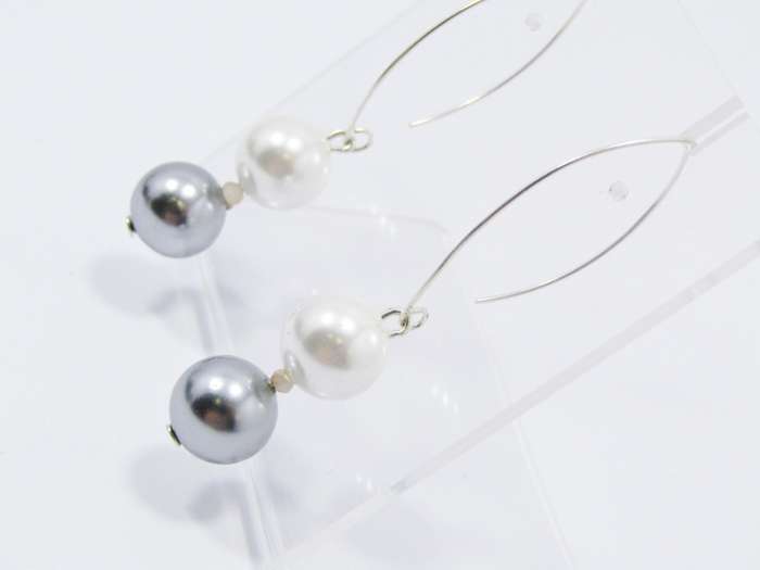 A Gorgeous Pair of Shell Pearl Dangling  Drop Earrings in Sterling Silver.