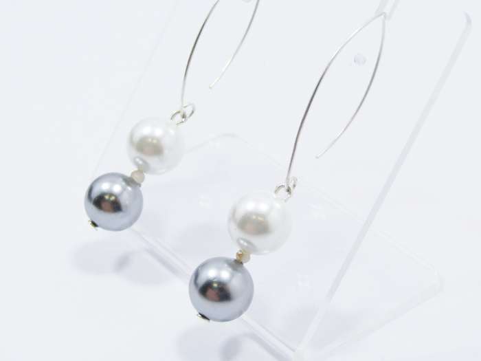 A Gorgeous Pair of Shell Pearl Dangling  Drop Earrings in Sterling Silver.