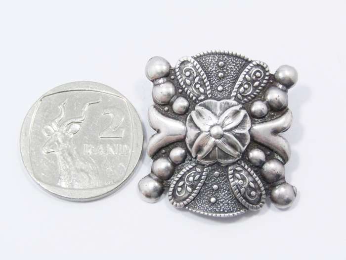 A Lovely Candida Style Vintage  Brooch in Sterling Silver