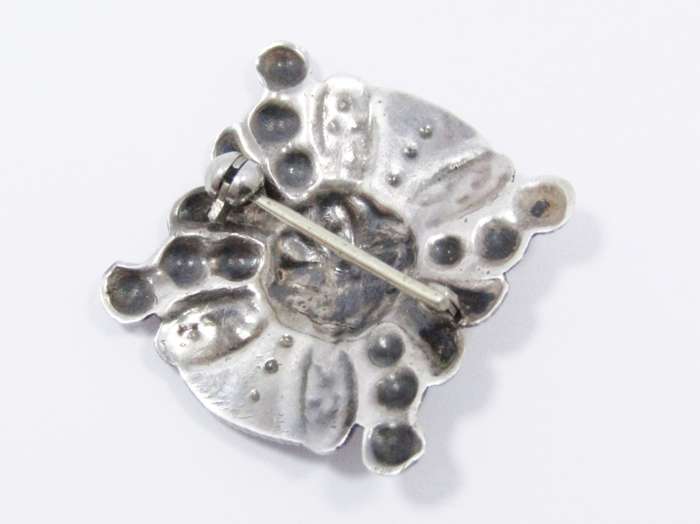 A Lovely Candida Style Vintage  Brooch in Sterling Silver