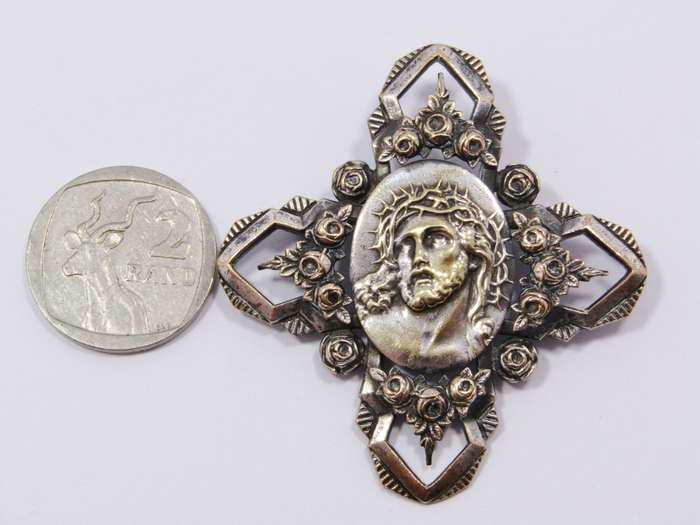A Gorgeous Detailed Religious Two tone Brooch