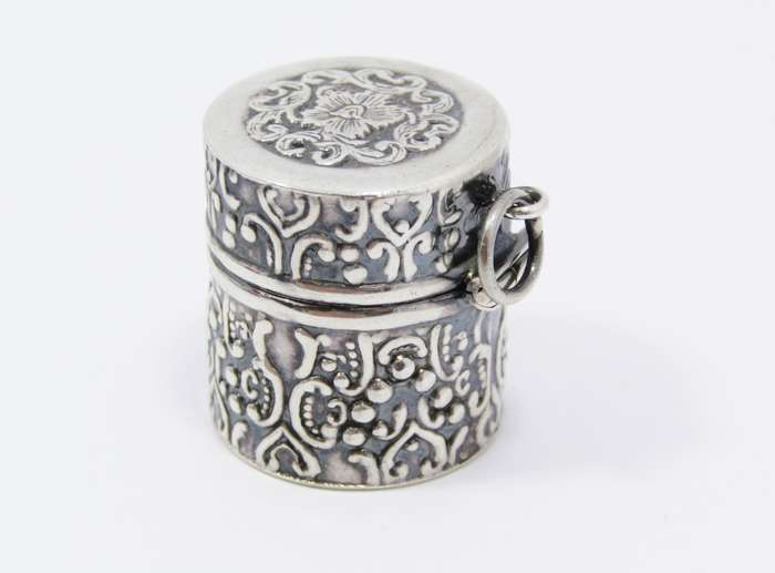 A Stunning Detailed Traveler`s Ashtray Pendant in Sterling Silver.