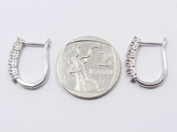A Lovely Pair of Zirconia Stud Earrings in Sterling Silver.