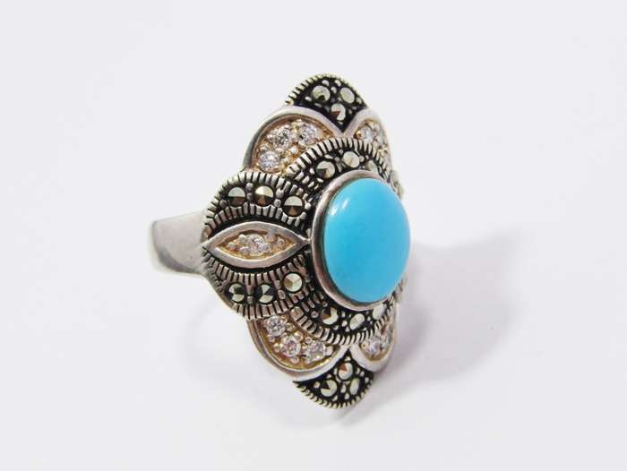 A Stunning Blue Stone Marcasite Ring in Sterling Silver