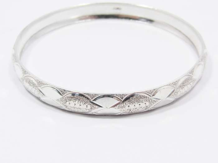 A Gorgeous Textured Bangle in Sterling Silver.