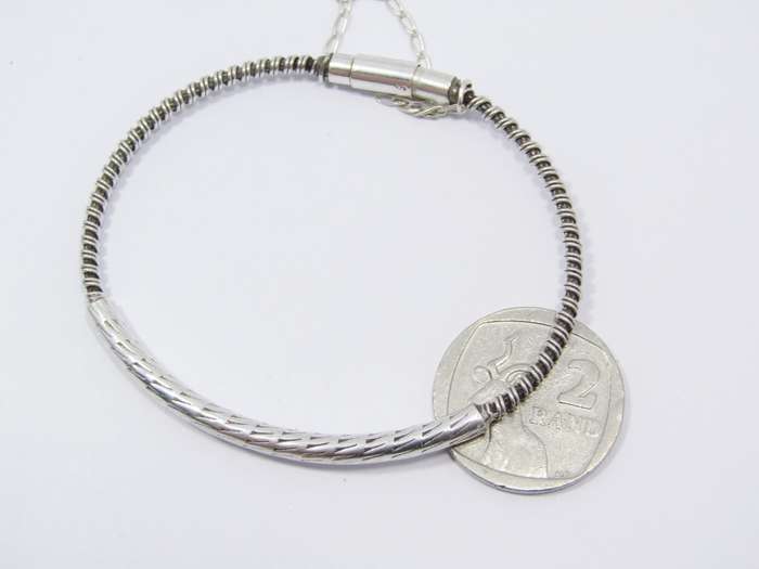 A Stunning Wire Design Bangle With a Magnetic Clasp in Sterling Silver