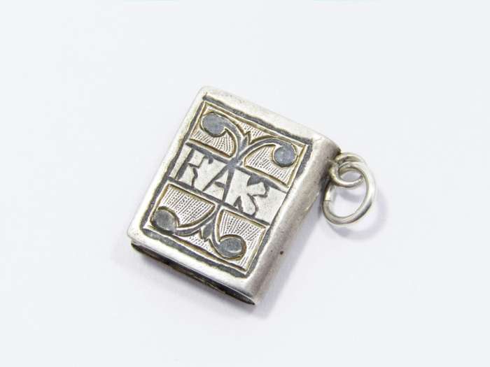 Antique World War I King`s African Rifles Memoir Charm