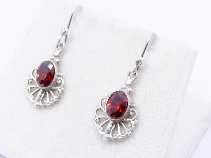A Lovely Pair  of Vintage Design Red Stone Dangling Earrings in Sterling Silver.