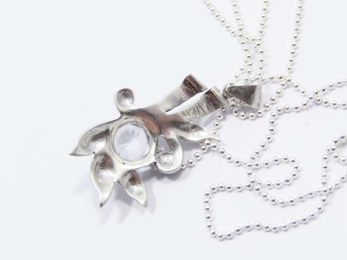 A Very Pretty Vintage Design Pendant With a Clear Paste Stone on Chain in Sterling Silver.