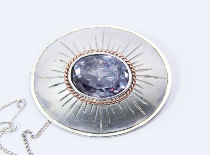 A Lovely Two Tone Vintage Lilac Stone  Brooch in Sterling Silver.