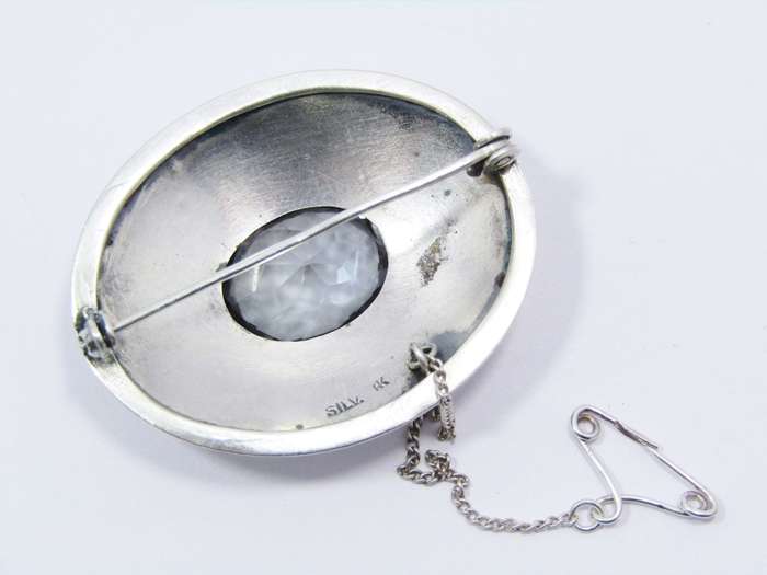 A Lovely Two Tone Vintage Lilac Stone  Brooch in Sterling Silver.