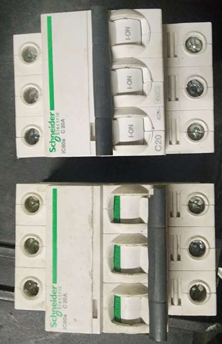 Schneider 20amp 3 pole breakers