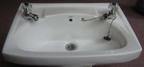 CERAMIC BASIN WITH PEDESTAL AND TAPS - GOOD CONDITION