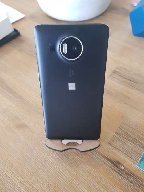 Microsoft Lumia 950 XL *** Excellent Condition ***