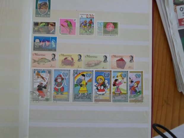 ALBUM MIXED WORLD STAMPS VERY NEAT BARGAIN ONLY SOME PAGES SCANNED SEE PICS