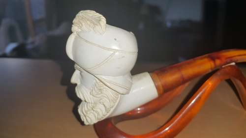 Meerschaum pipe with stand (Re-listed as there is slight damage to the rim - Price adjusted)