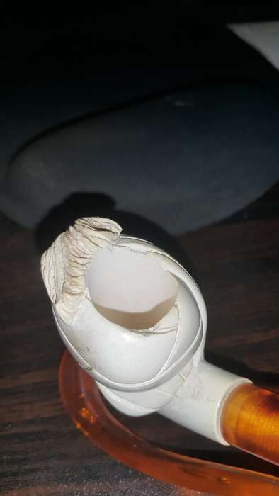 Meerschaum pipe with stand (Re-listed as there is slight damage to the rim - Price adjusted)
