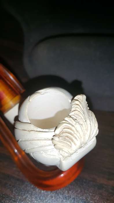 Meerschaum pipe with stand (Re-listed as there is slight damage to the rim - Price adjusted)