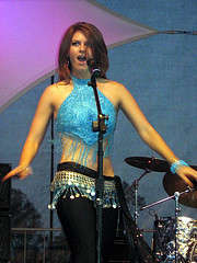 30 PROFESSIONAL BACKING TRACKS FOR THE SOLO ARTIST VOL 4. (TOP 30 ON THE CHARTS AS AT 15 MARCH 2009)