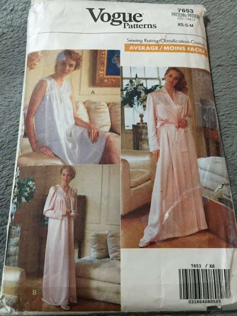 PATTERN VOGUE 7653 - NIGHT GOWN AND ROBE (SIZE XS-S-M)