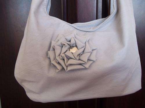 **Gorgeous ladies hand bag in LIGHT GREY. Trendy and fashionable. A great Buy!