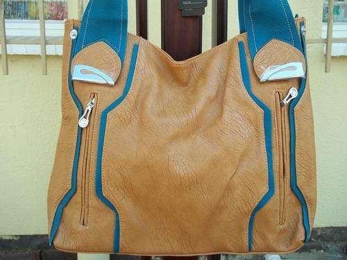 ONLY ONE***Stunning Ladies leather Bag in  TAN.  Great quality,A Great buy!