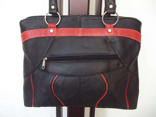 ONLY ONE* GORGEOUS NEW ARRIVALS***Stunning REAL leather Hand Bag in BLACK . A great buy!.