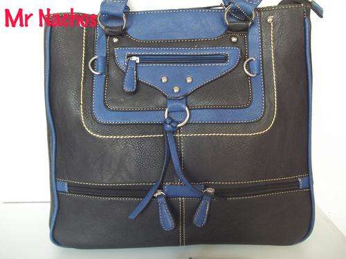 **Only ONE**Large Ladies leather Bag in Black. A Great buy! Great Quality! Must have Elegance.