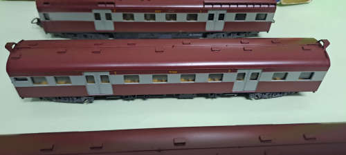 LIMA Suburban Train Set Golden Series (Locomotive with 3 coaches) BOXED
