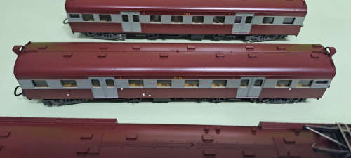 LIMA Suburban Train Set Golden Series (Locomotive with 3 coaches) BOXED