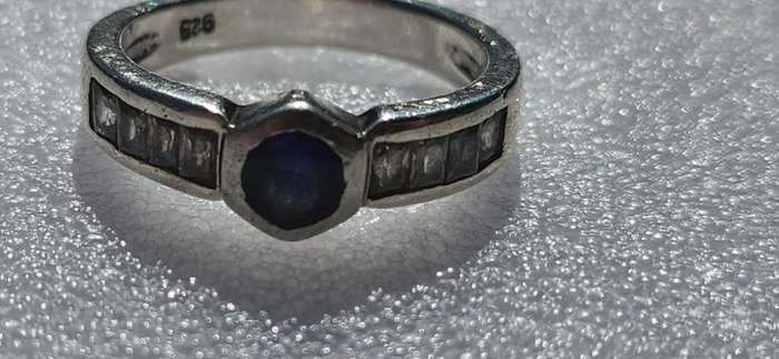 SILVER RING WITH BLUE JEWEL