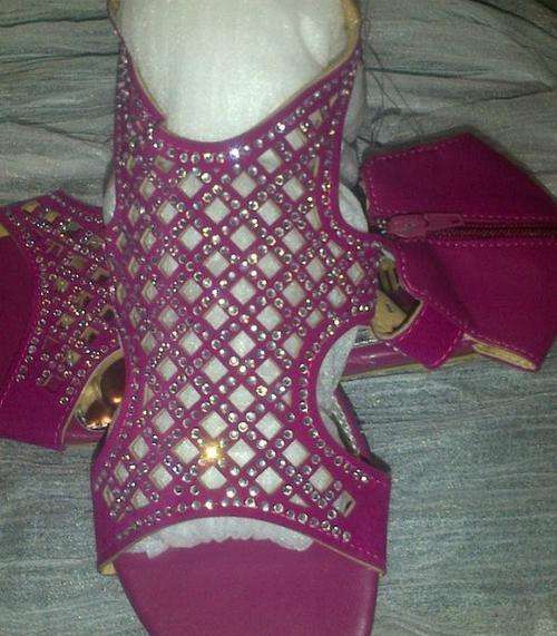 ***LIMITED***STUNNING, EXQUISITE COMFORTABLE SIZE 5 DIAMANTE WITH ZIP SHOES***