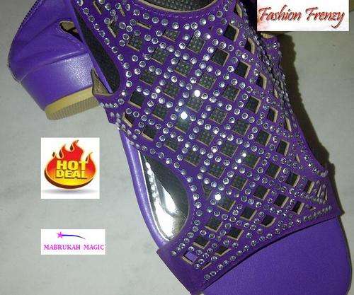 ***LIMITED EDITION***SIMPLY STUNNING, EXQUISITE COMFORTABLE SIZE 8 DIAMANTE WITH ZIP SHOES***