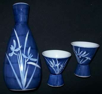 SAKE BOTTLE  blue and white WITH 2 CUPS