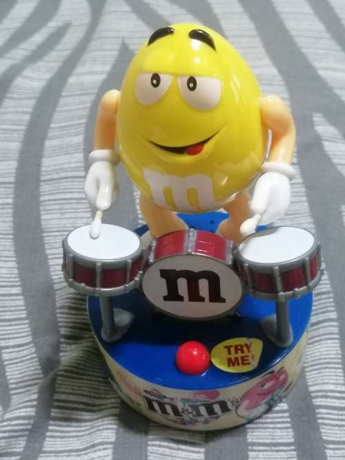 M & M music playing Dols