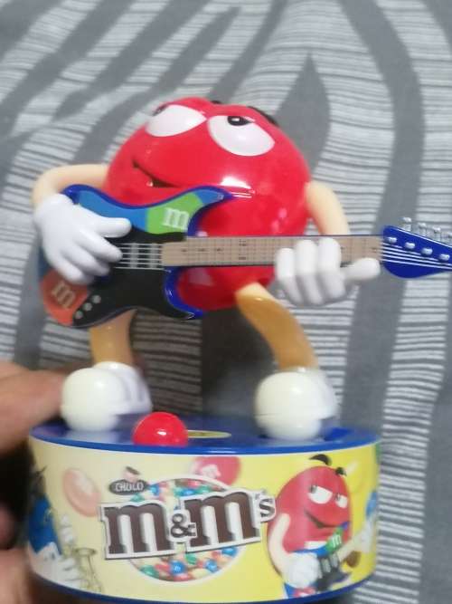 M & M music playing Dols