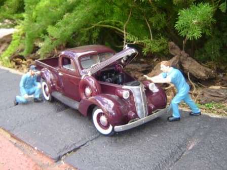 Figurine  Mechanic Sean pushing  1/24 e- Lots of Figurines available