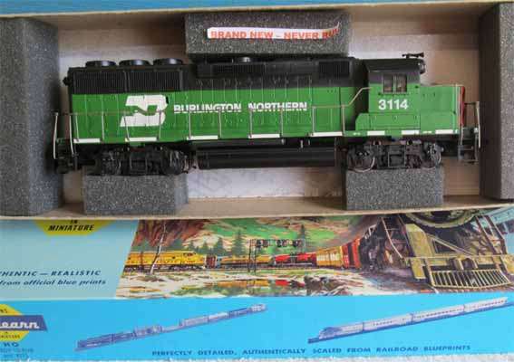 ATHERN AMERICAN DIESEL LOCO GP 40 in HO SCALE (NEW BOXED)